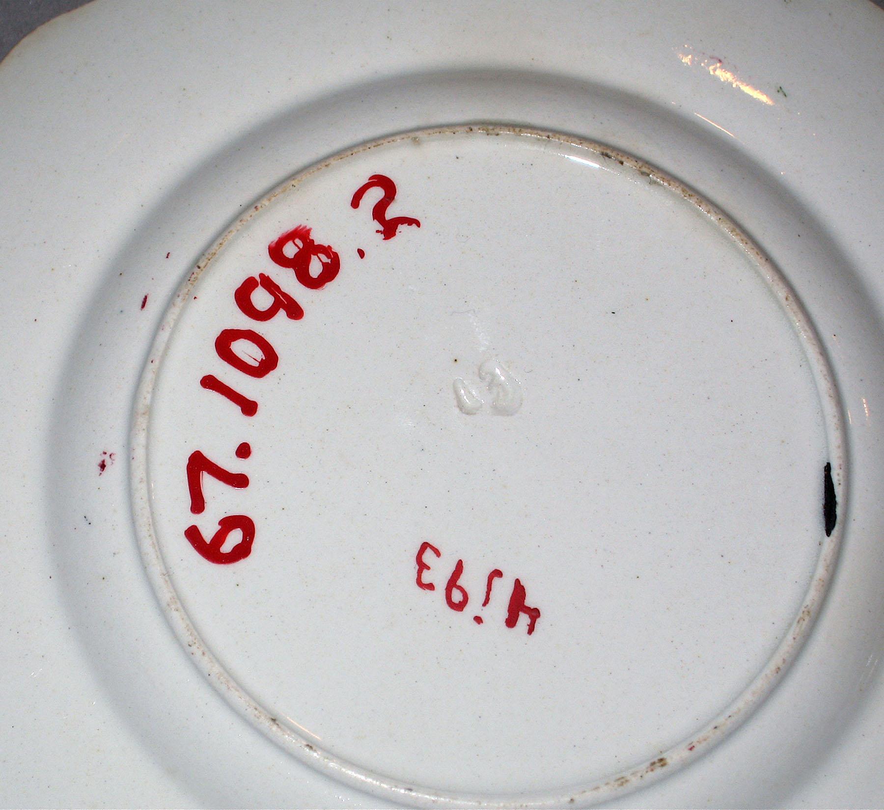 1967.1098.002 Pearlware plate (mark)