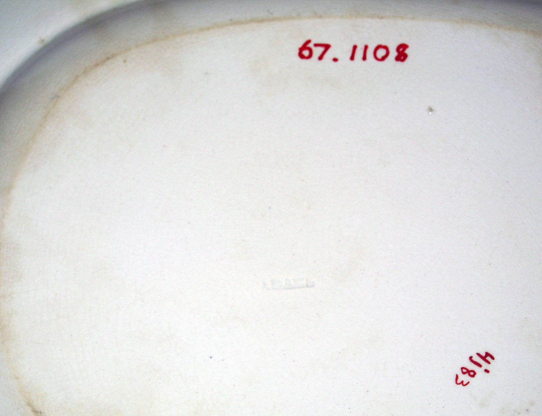 1967.1108 Pearlware platter (mark)