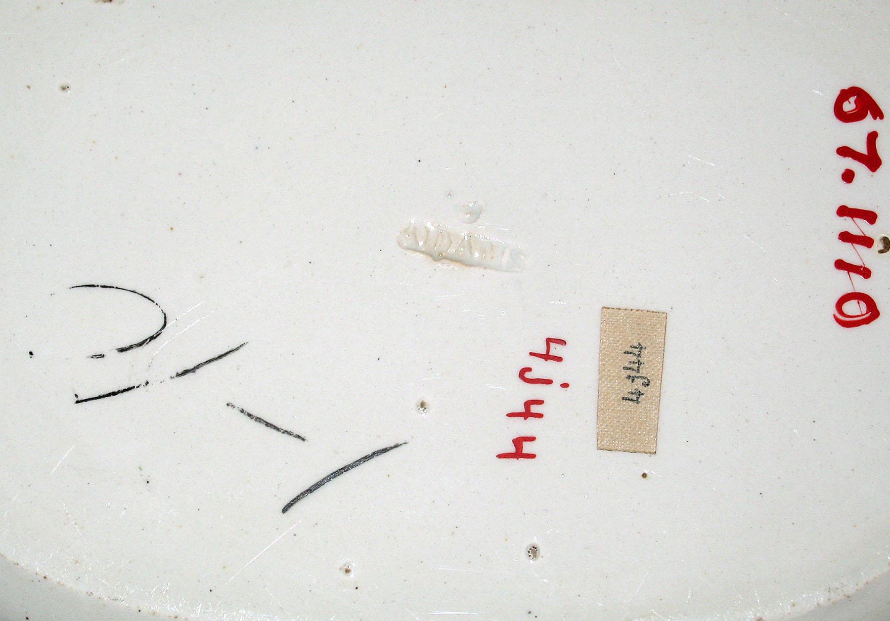1967.1110 Pearlware dish (mark)