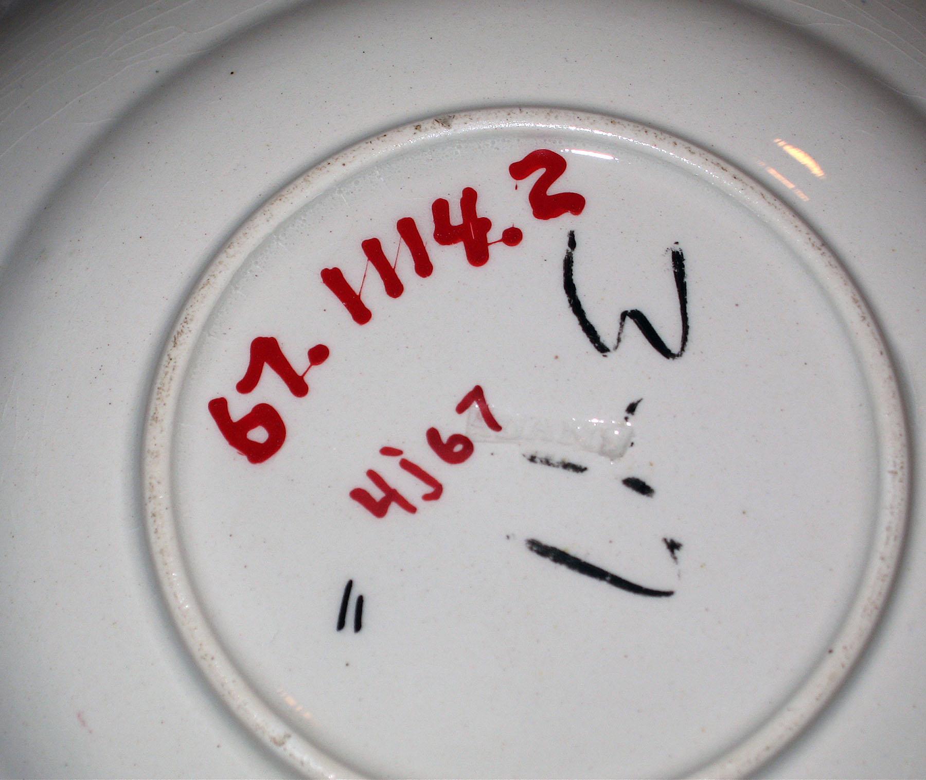 1967.1114.002 Pearlware saucer (mark)