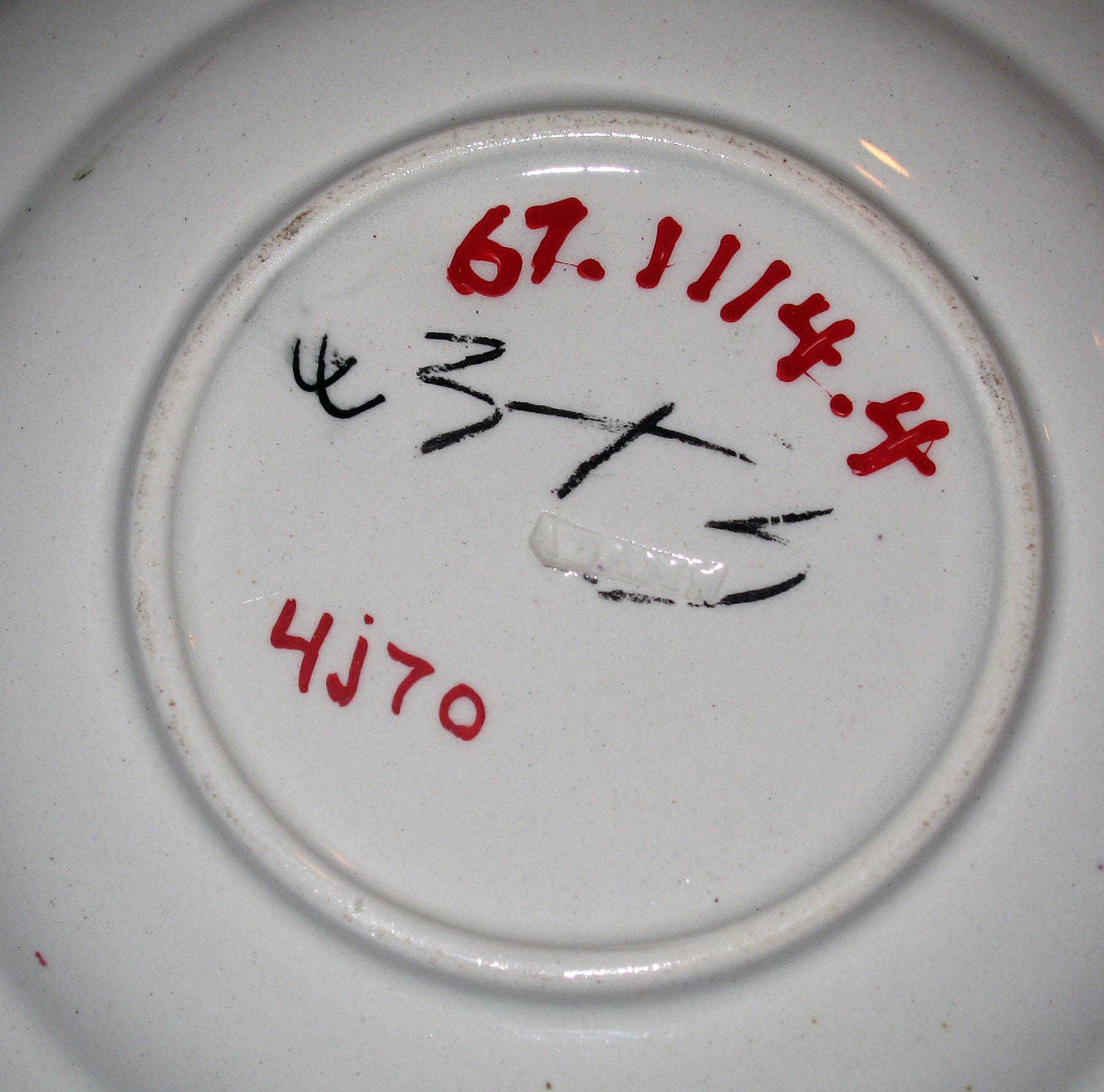 1967.1114.004 Pearlware saucer (mark)
