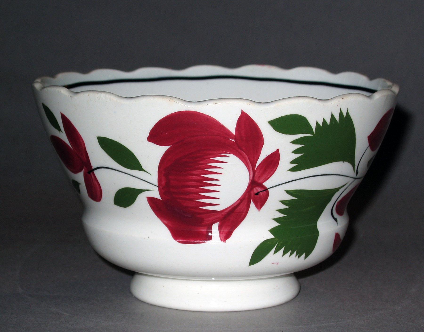 1967.1116.003 Pearlware teabowl