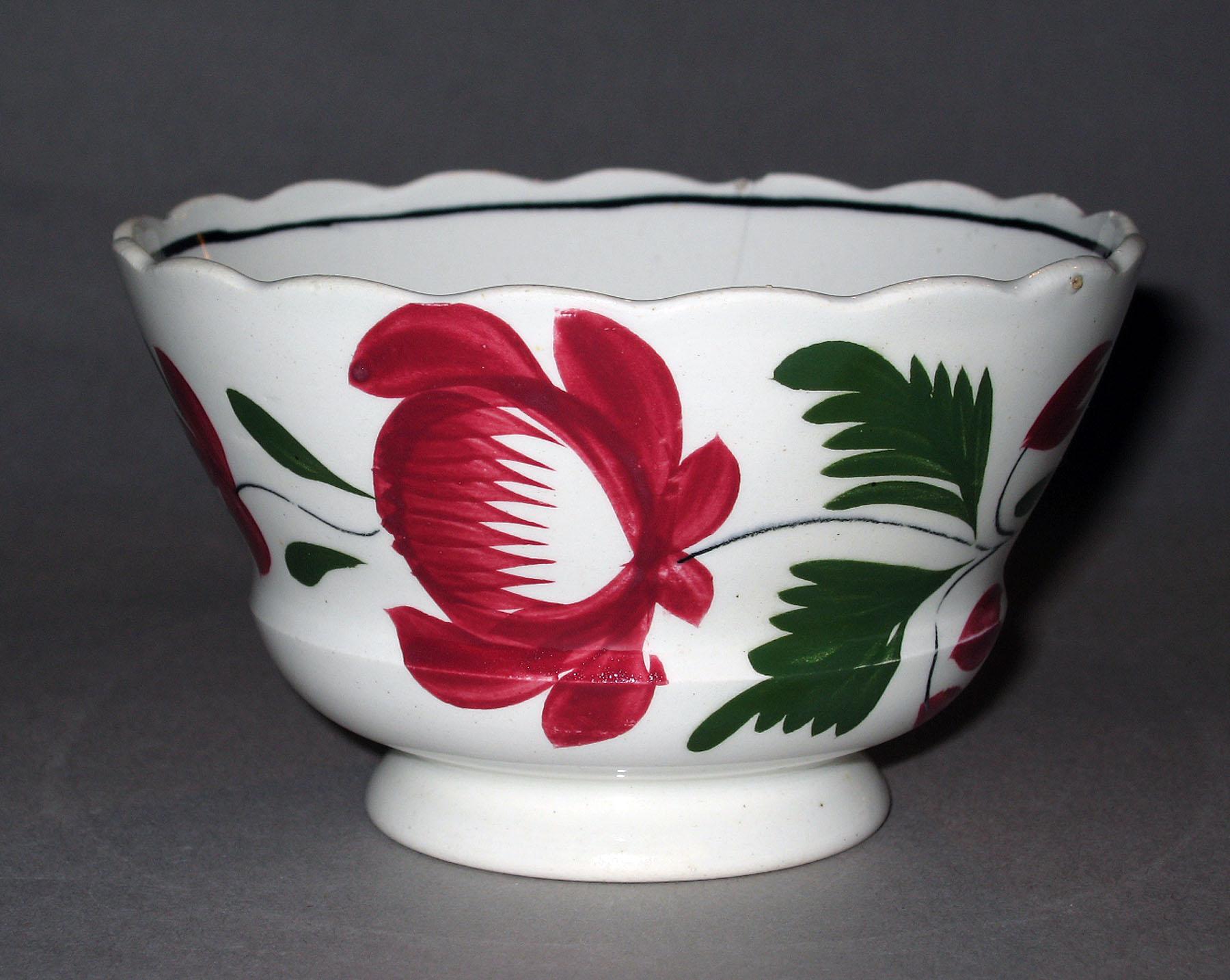 1967.1116.007 Pearlware teabowl