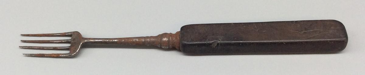 1967.1136.002 Fork, view 1