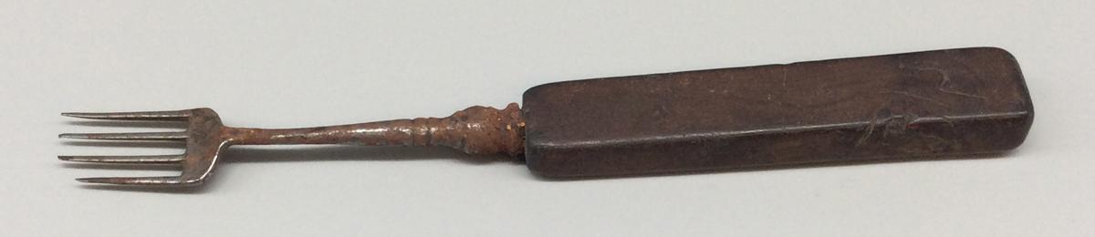 1967.1136.003 Fork, view 1