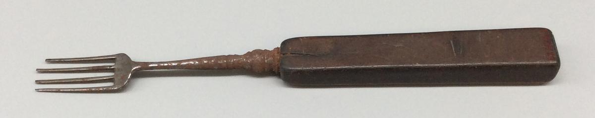 1967.1136.004 Fork, view 1
