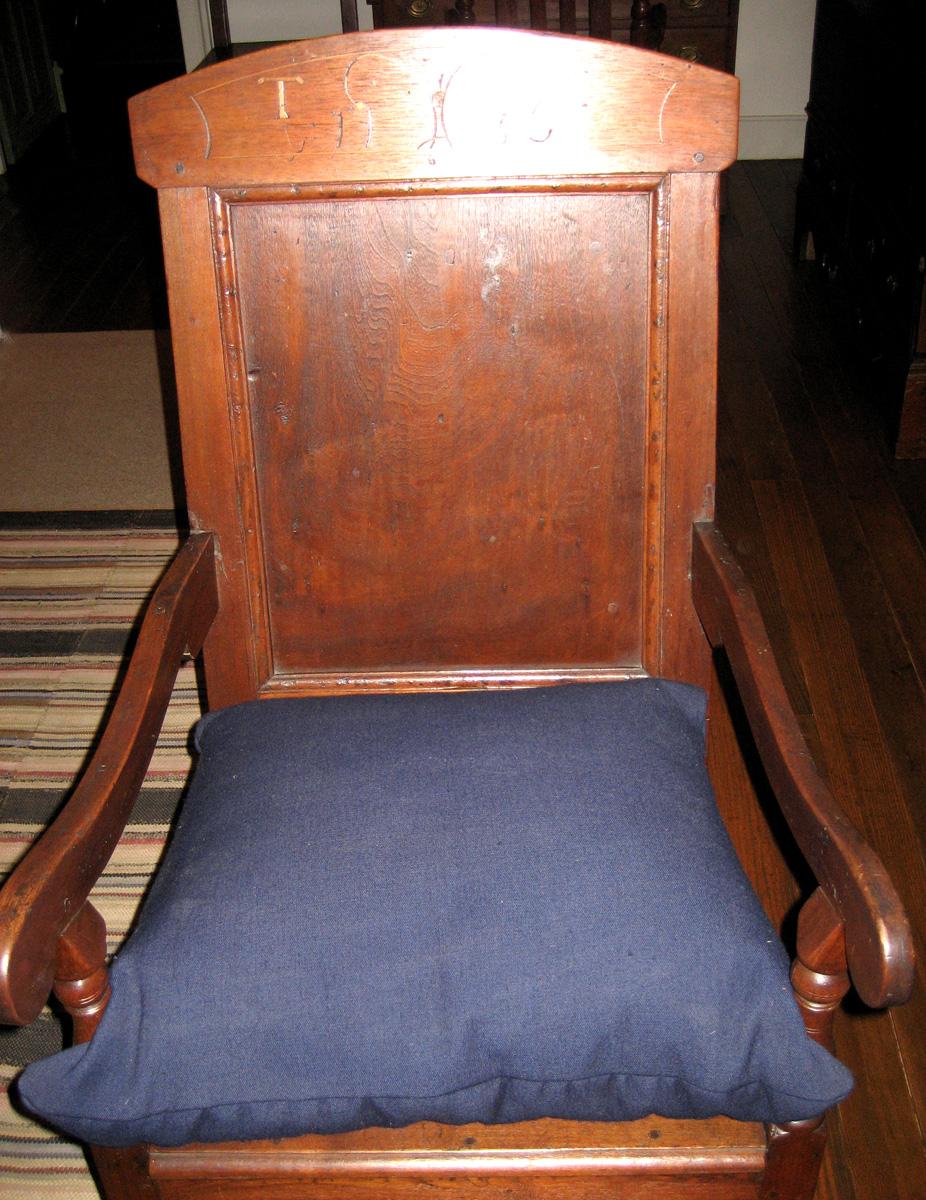 R2009.5003 cushion on chair 1967.1172