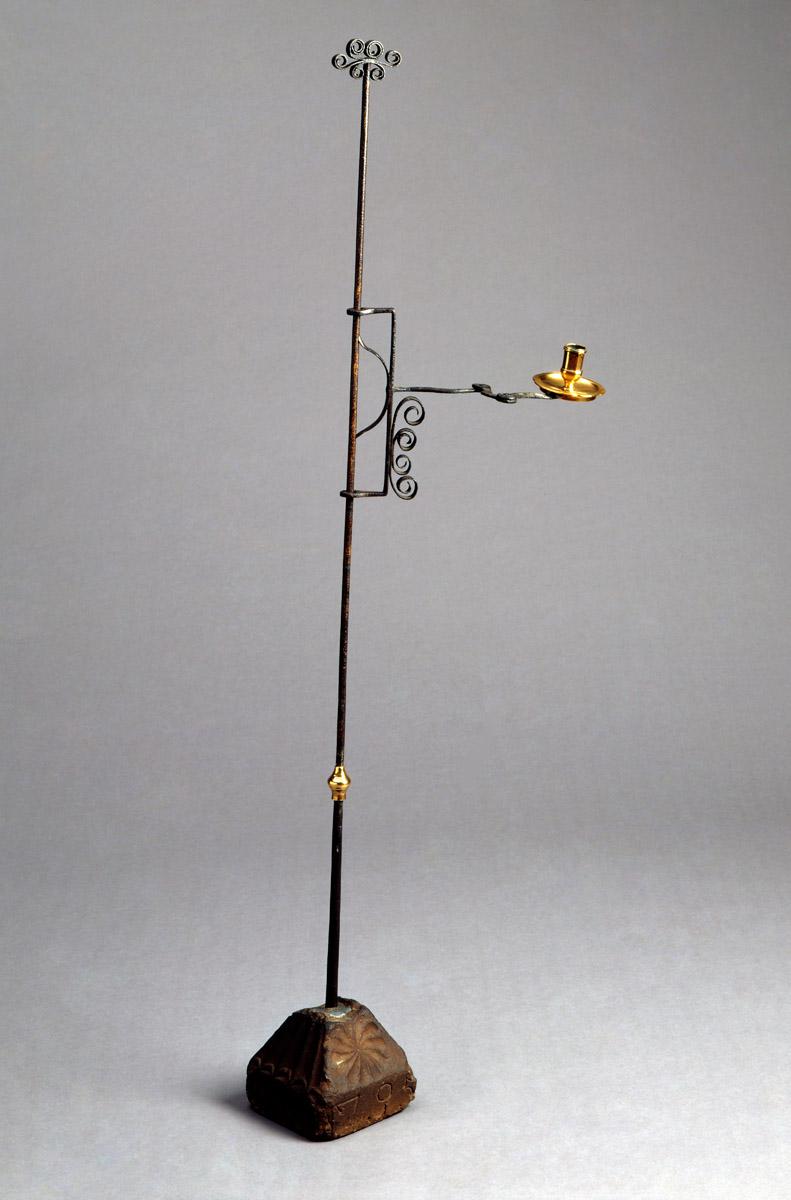 1967.1190 Candlestand