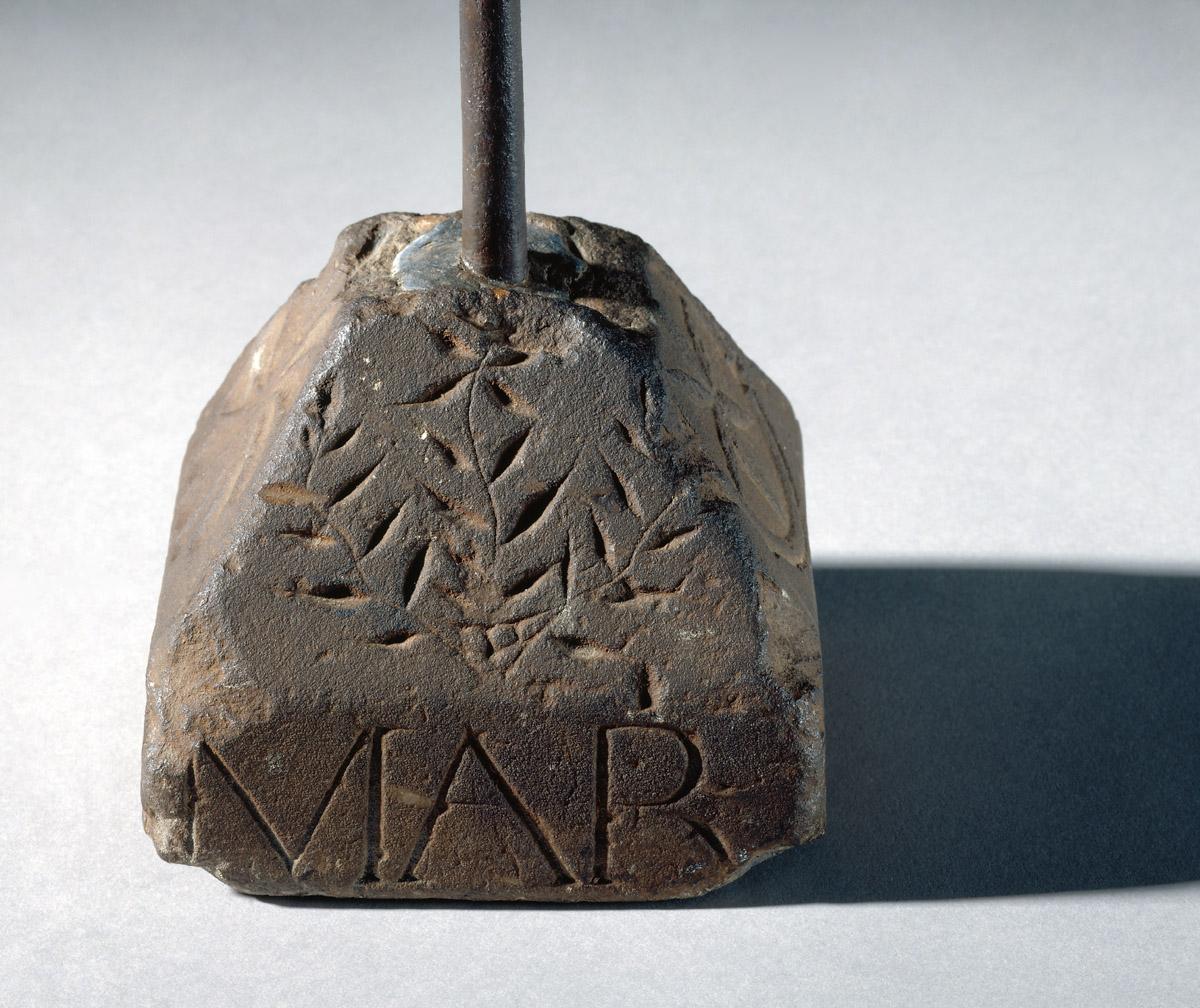 1967.1190 Candlestand (detail 1)