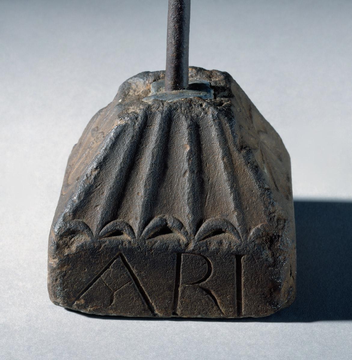 1967.1190 Candlestand (detail 2)