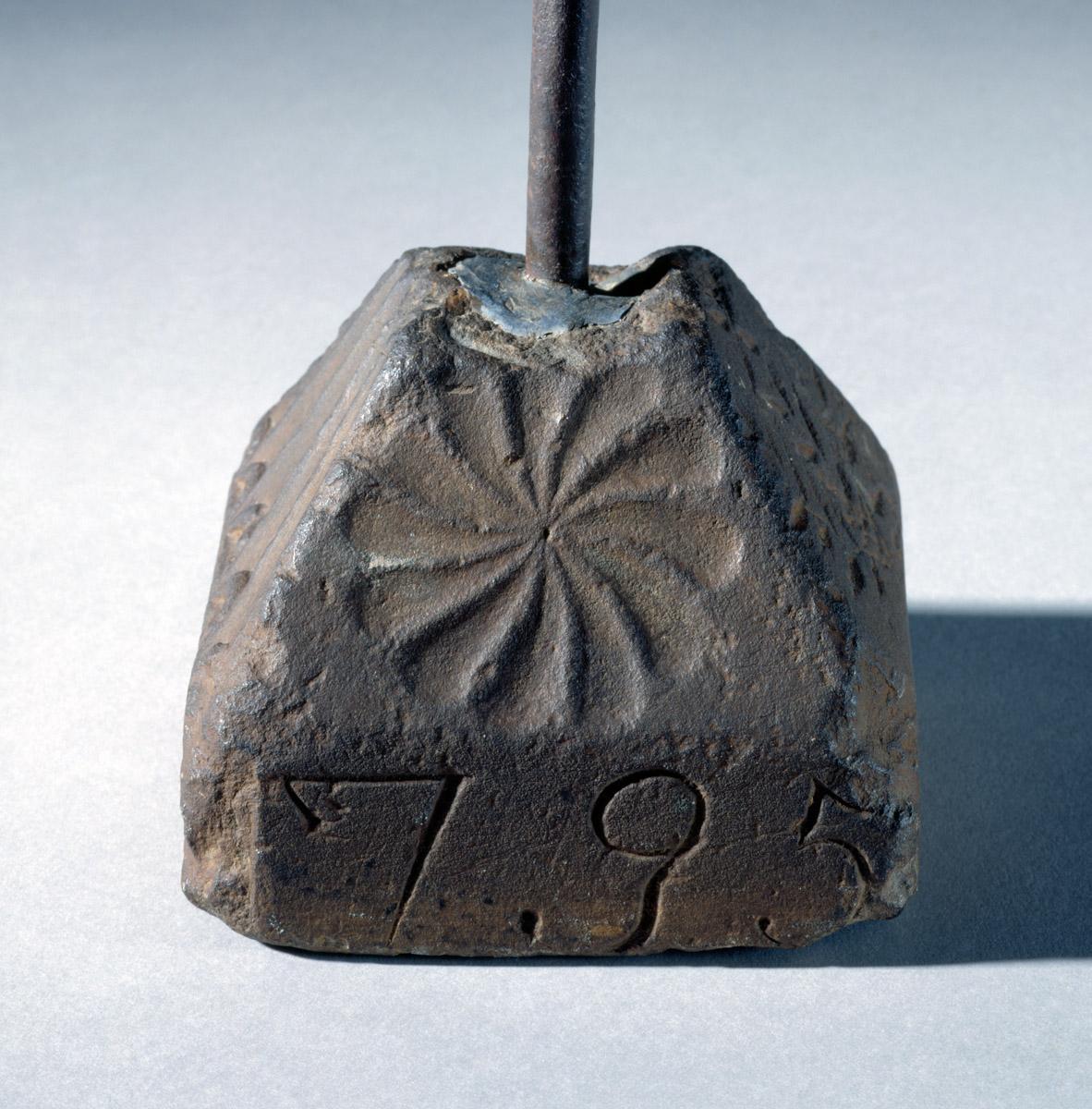 1967.1190 Candlestand (detail 3)