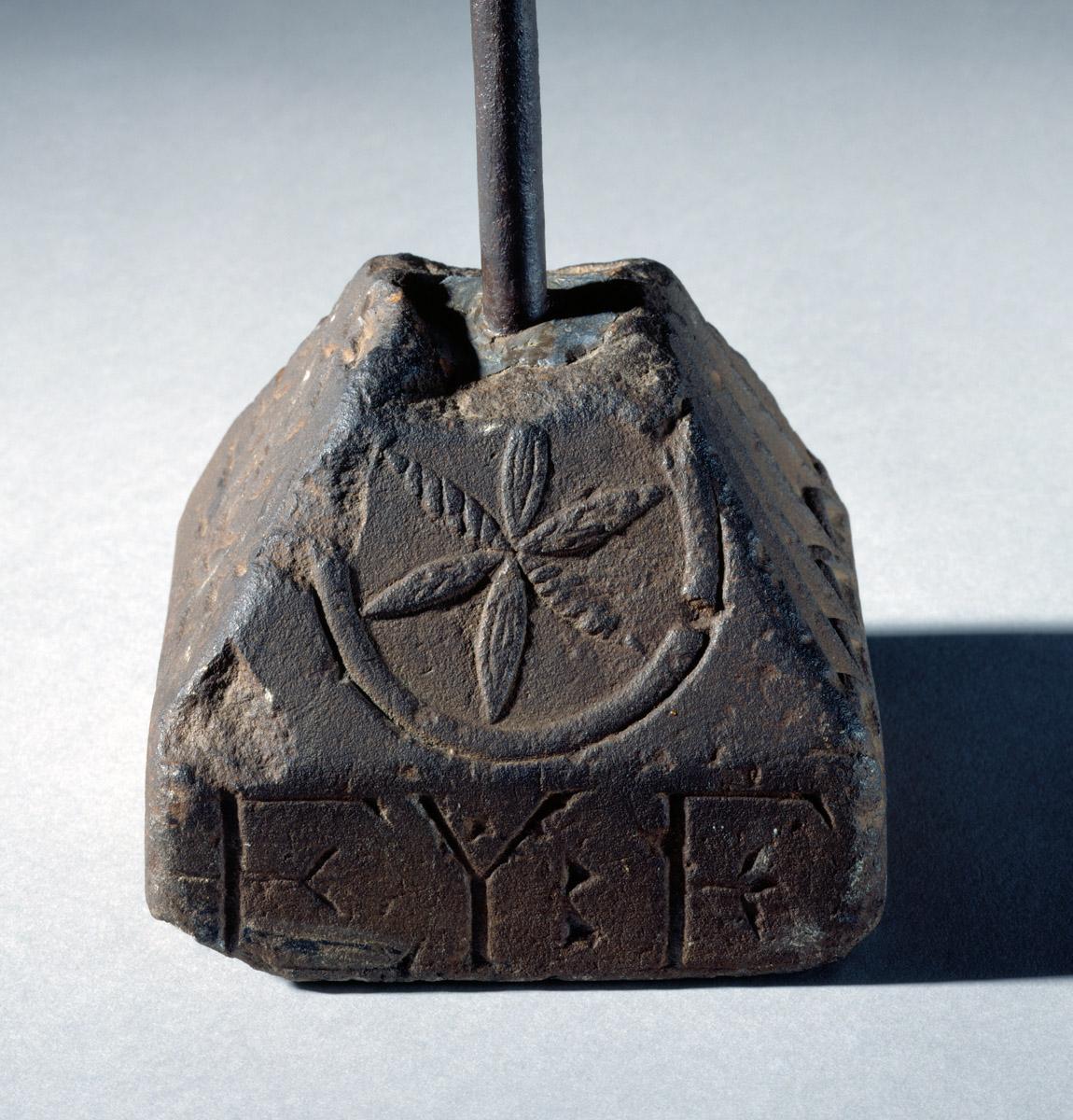 1967.1190 Candlestand (detail 4)