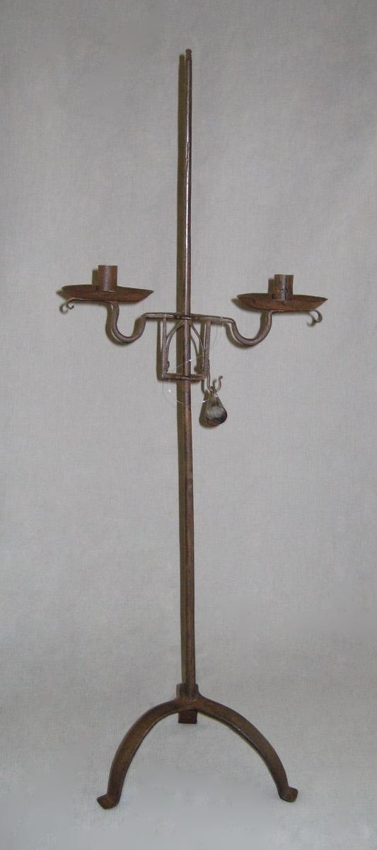 1967.1213 Candlestand