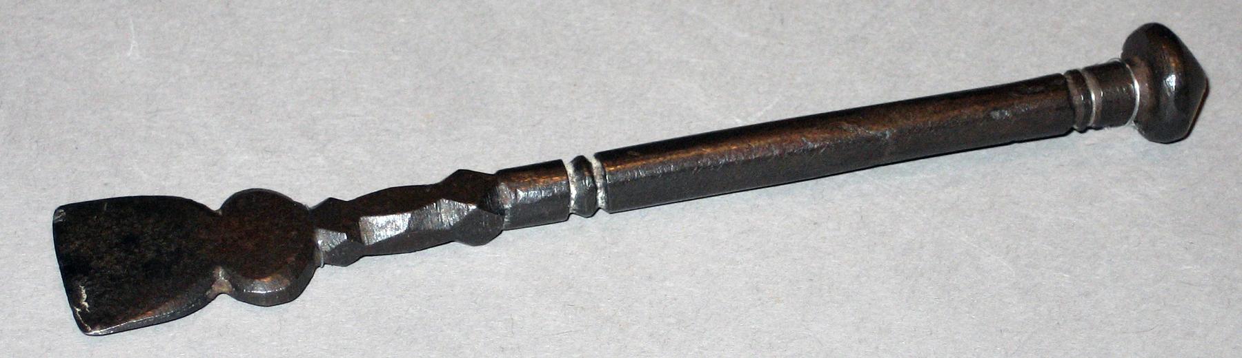 1967.1228 Buttonhole punch