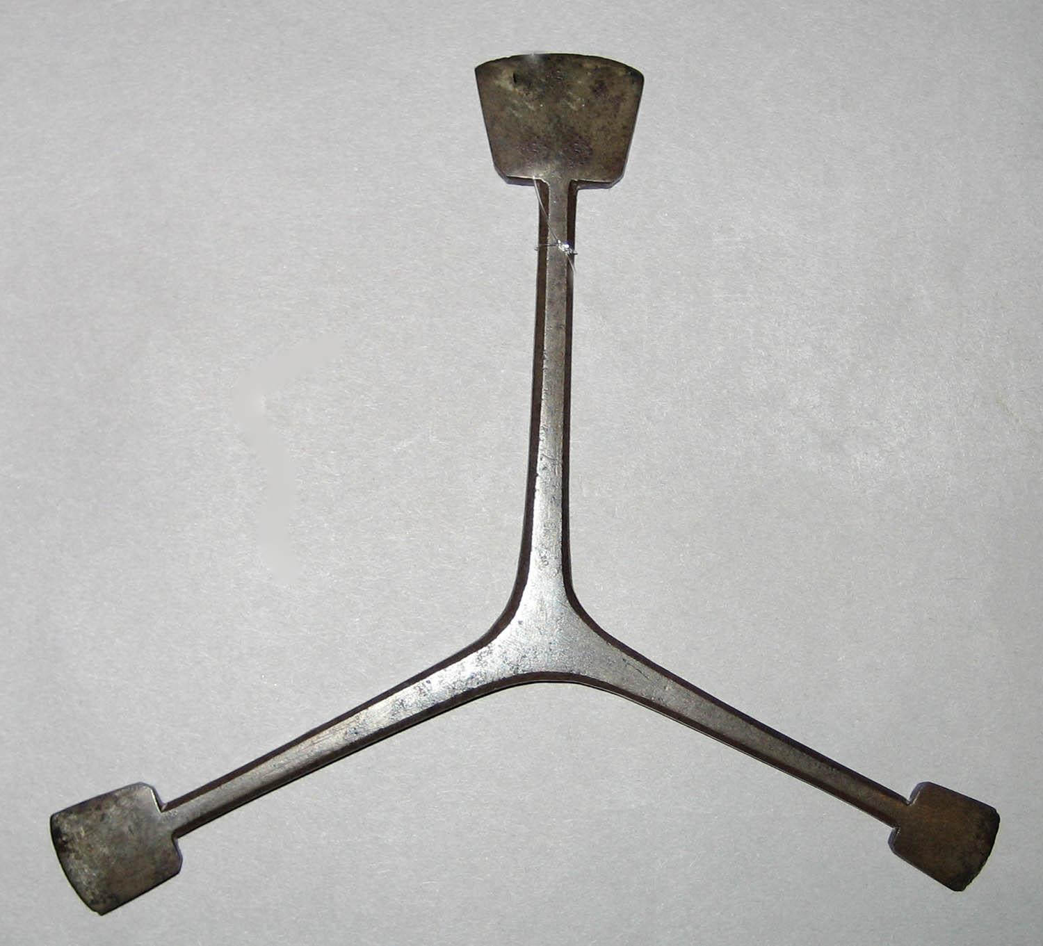 1967.1230 Buttonhole punch