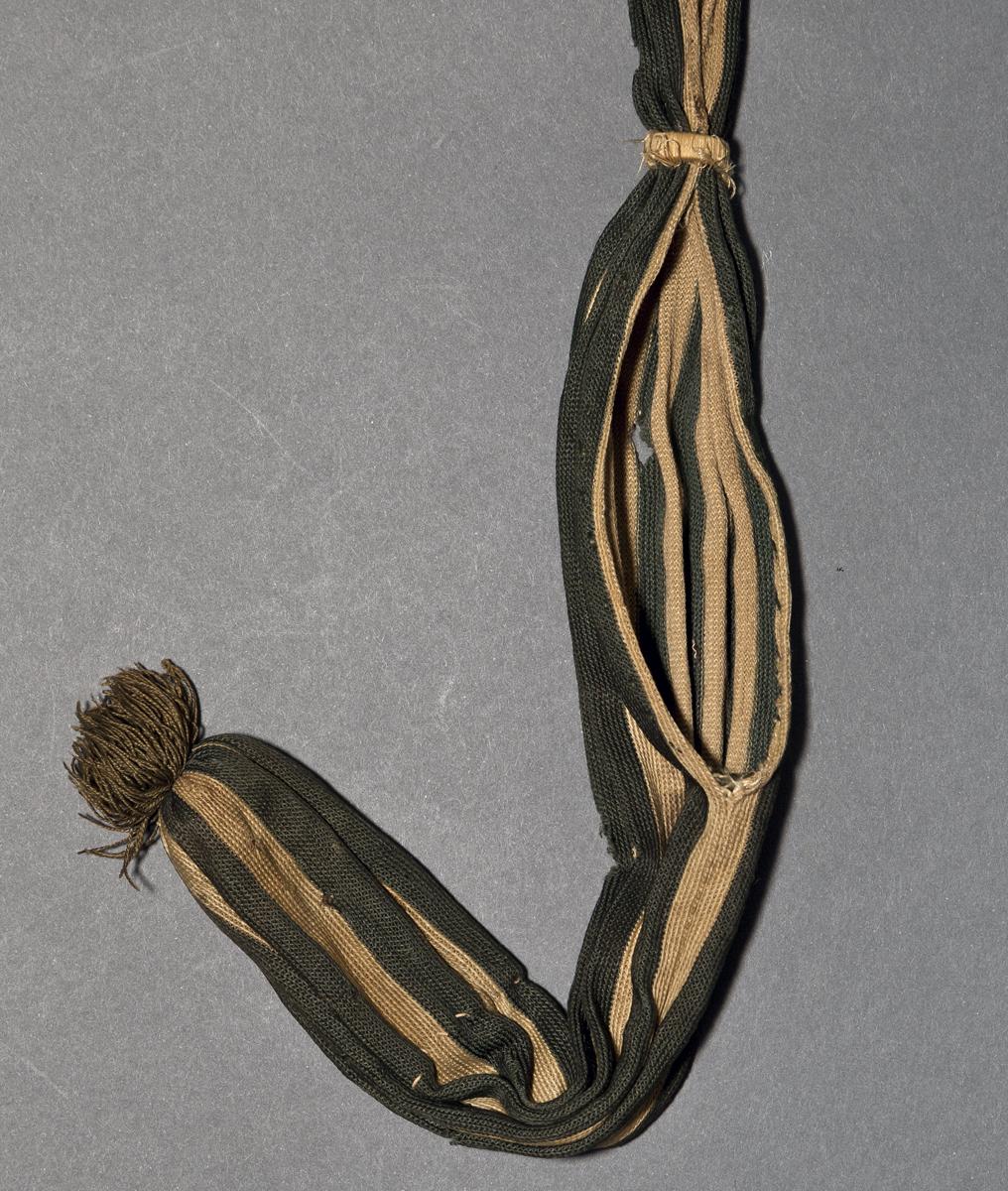 1967.1258 Purse, Opening