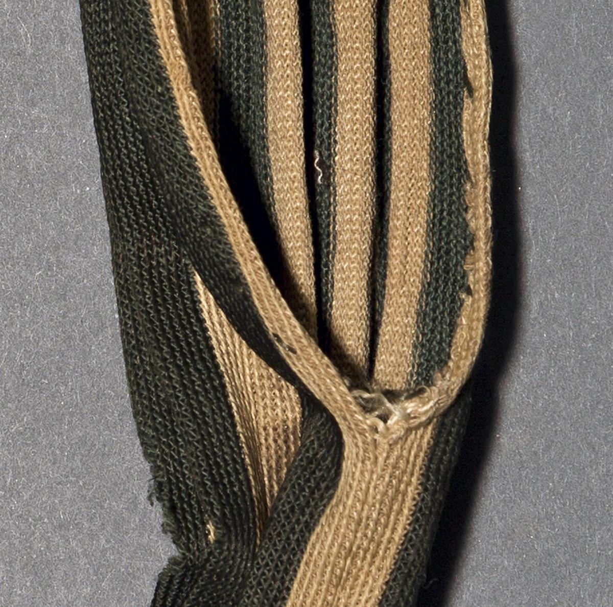 1967.1258 Purse, Opening Detail 2