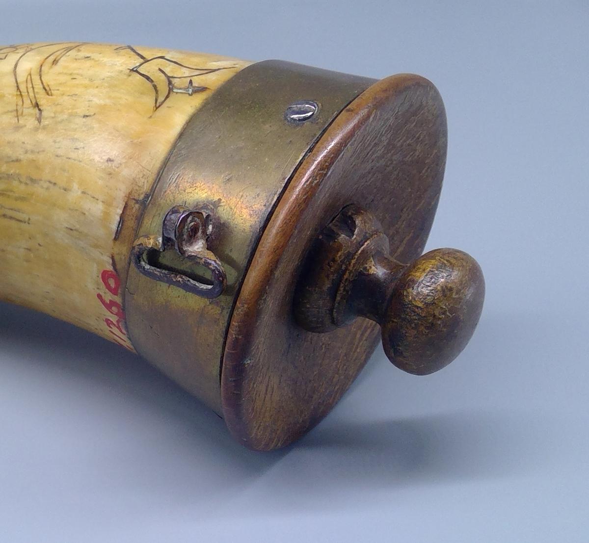 1967.1260 Powder horn, detail 2