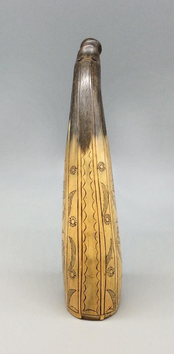 1967.1261 Powder horn, view 3 NEH