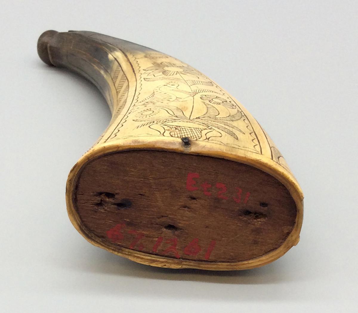 1967.1261 Powder horn, view 5 NEH