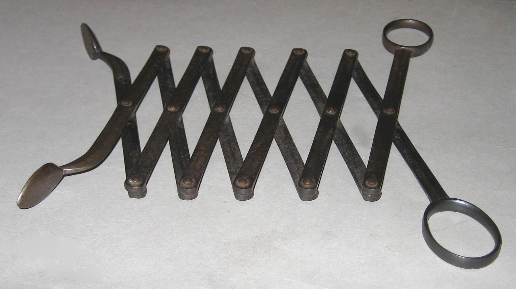 1967.1262 Tongs (view 2)