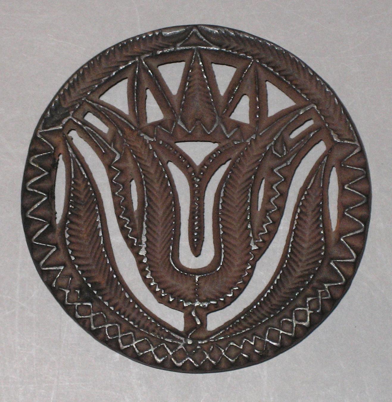 1967.1274 Trivet (view 2)
