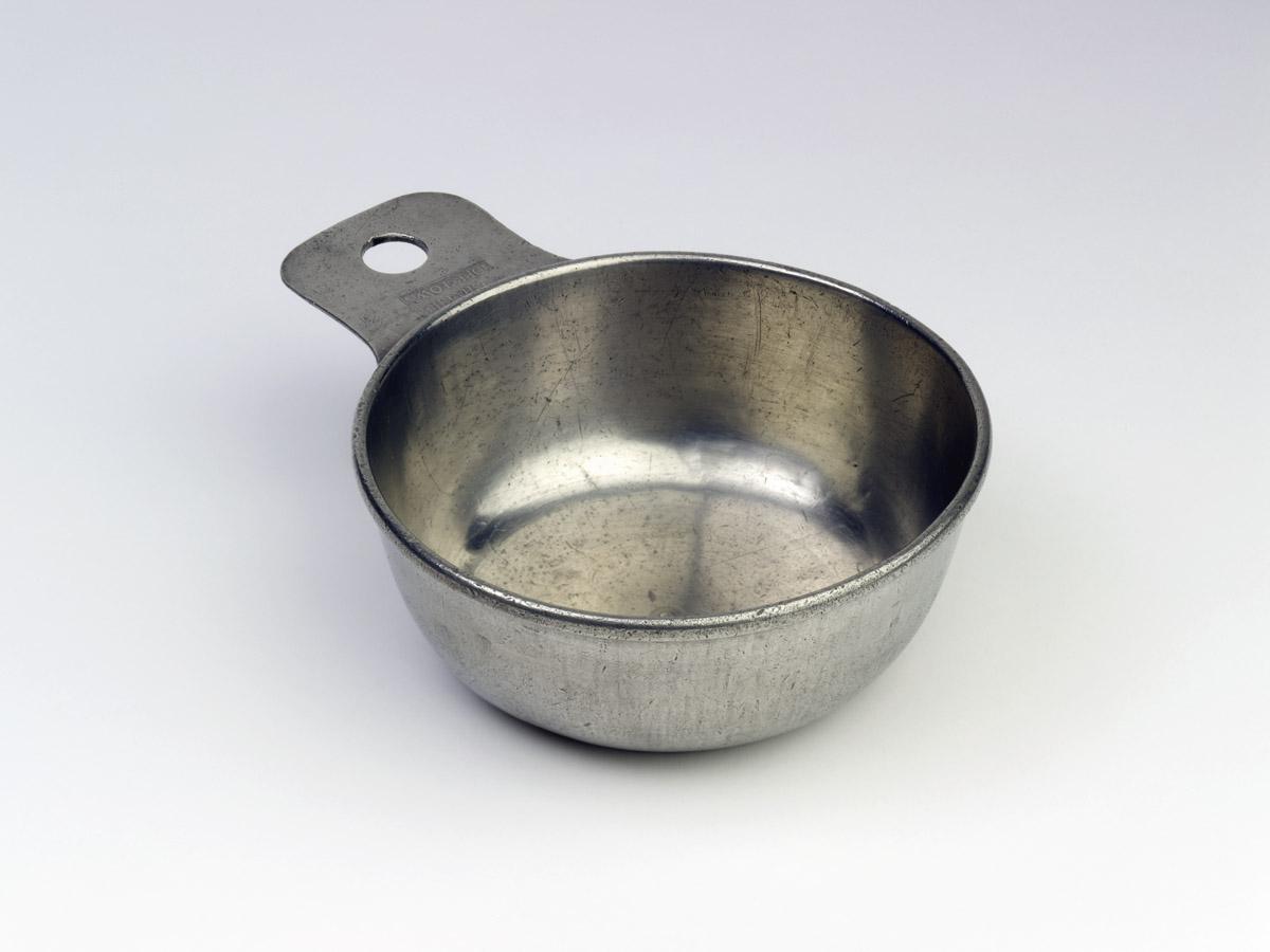 1967.1371 Pewter porringer