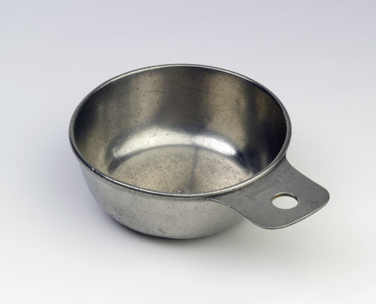 1967.1371 Pewter porringer (view 2)