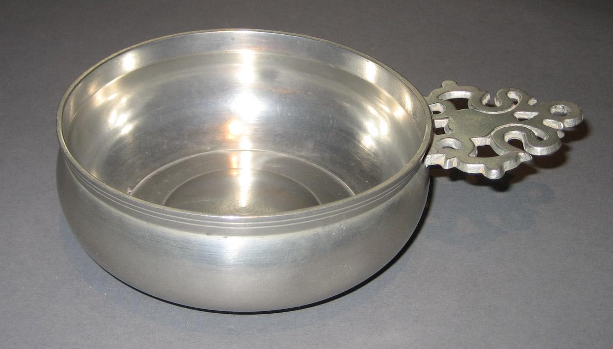 1967.1372 Porringer
