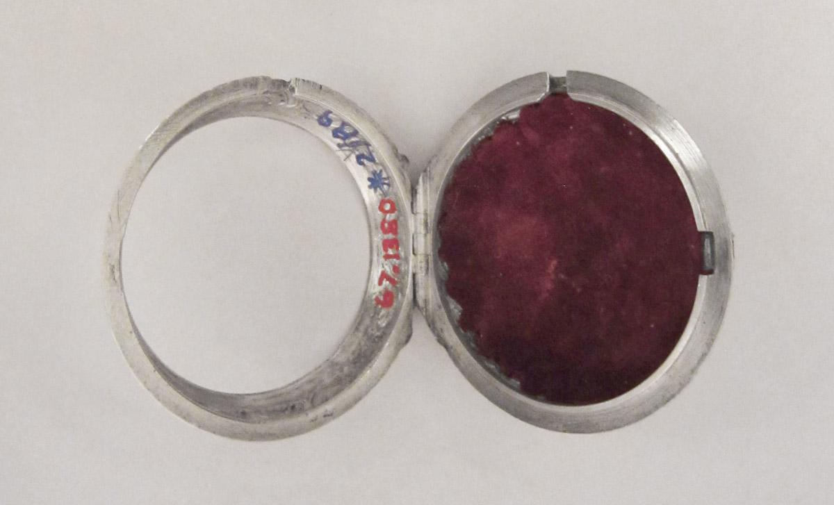 1967.1380 Watch A, outer case, interior