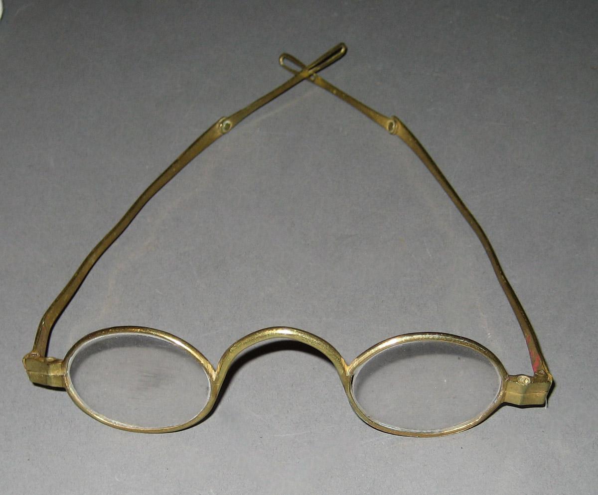 1967.1384 Spectacles