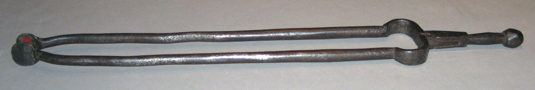 1967.1398 Tongs