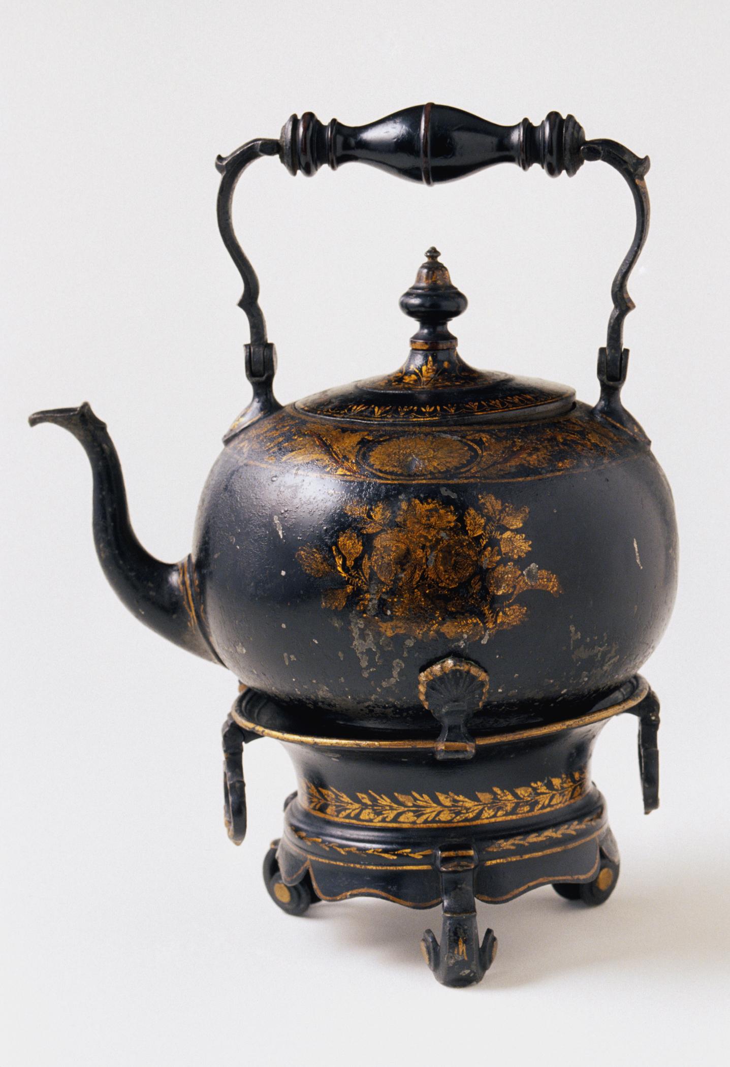 1967.1399 A, B, C Pewter kettle and stand