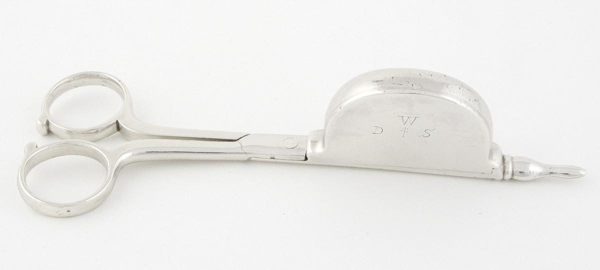 1967.1401 A Silver Snuffer, View 2
