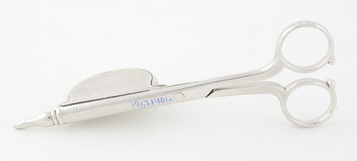 1967.1401 A Silver Snuffer, View 3