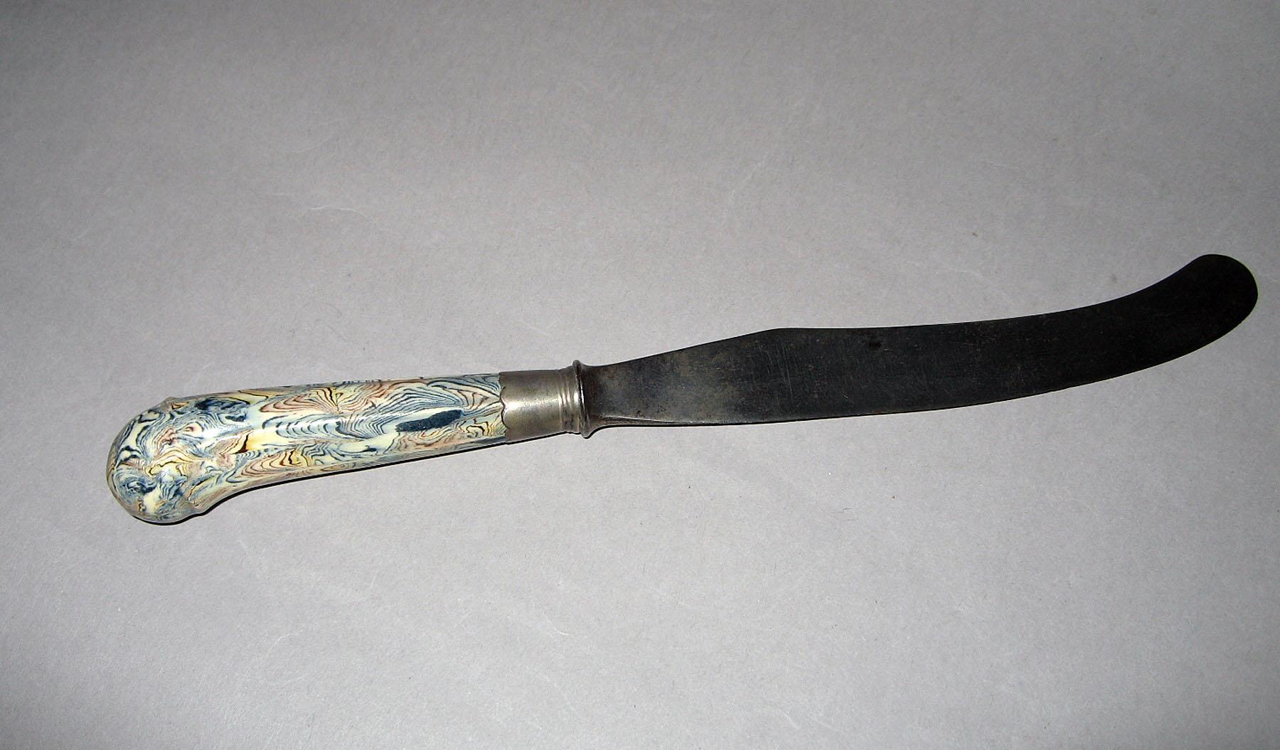 1967.1423.001 Agateware knife
