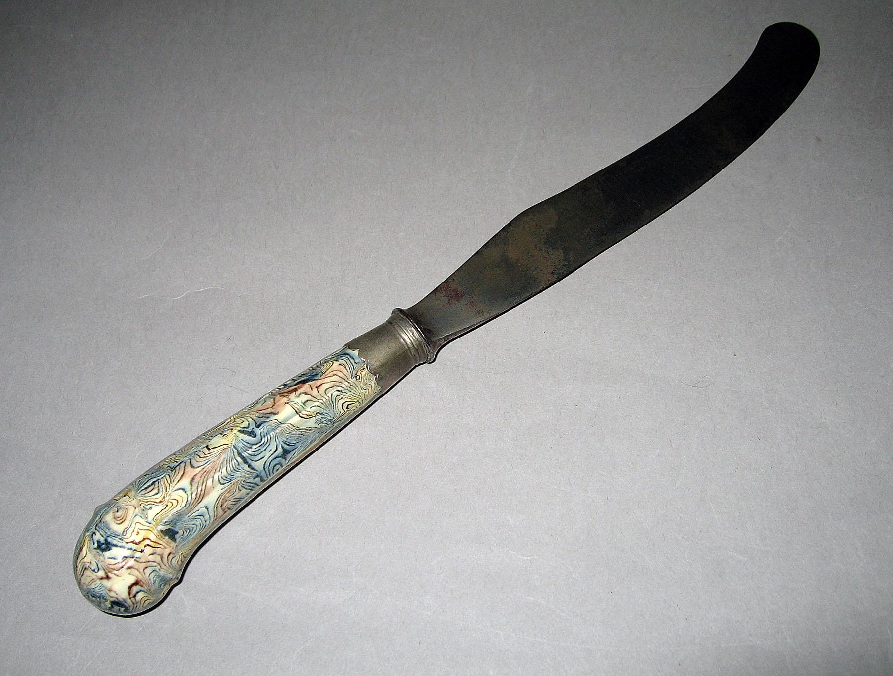 1967.1423.003 Agateware knife