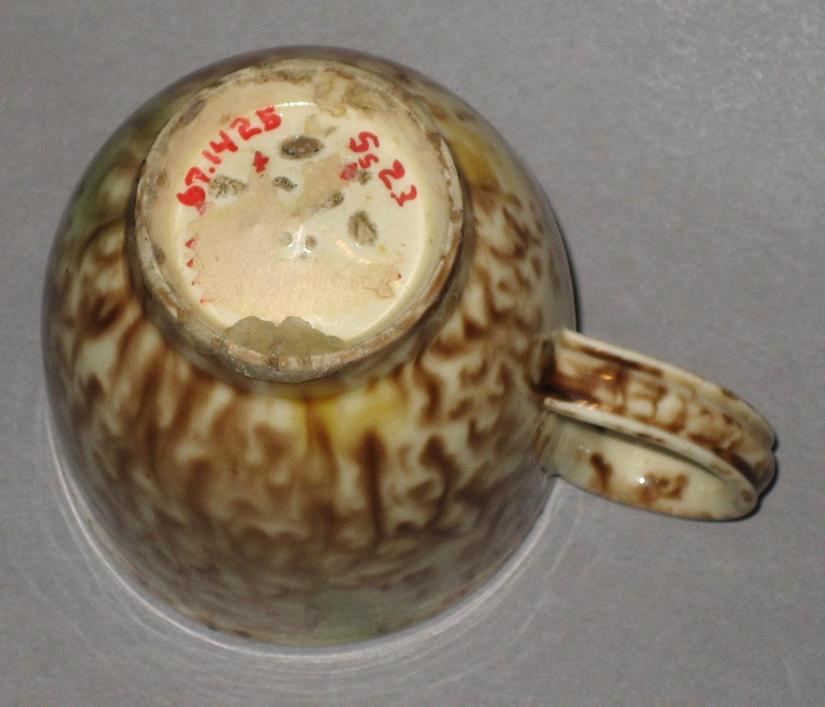 1967.1425 Teacup (underside)