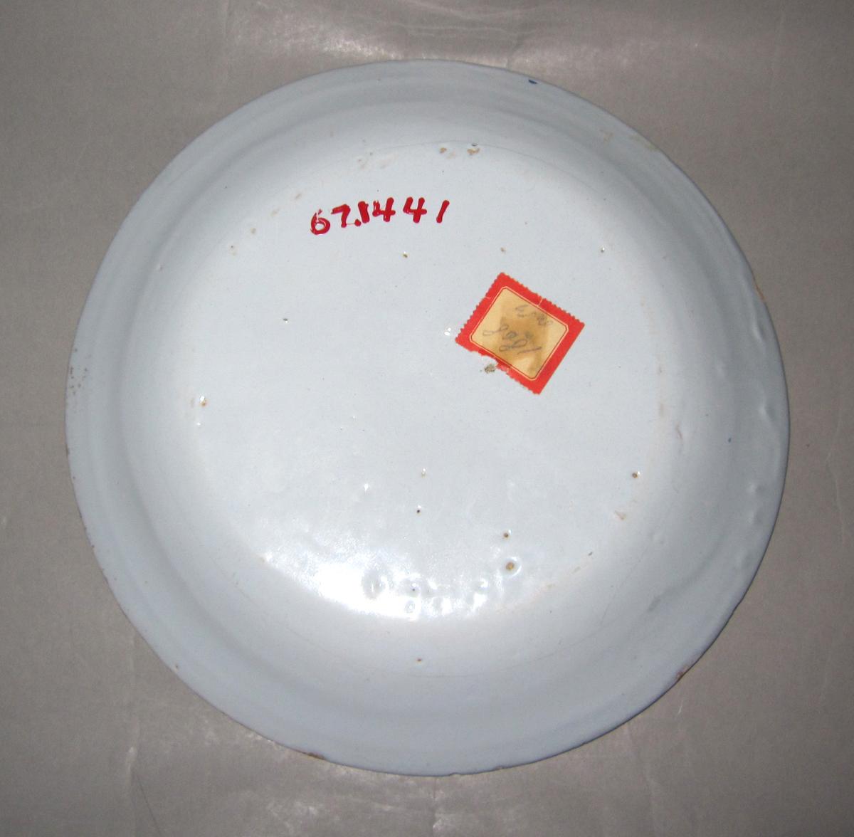 1967.1441 Delft plate upper underside