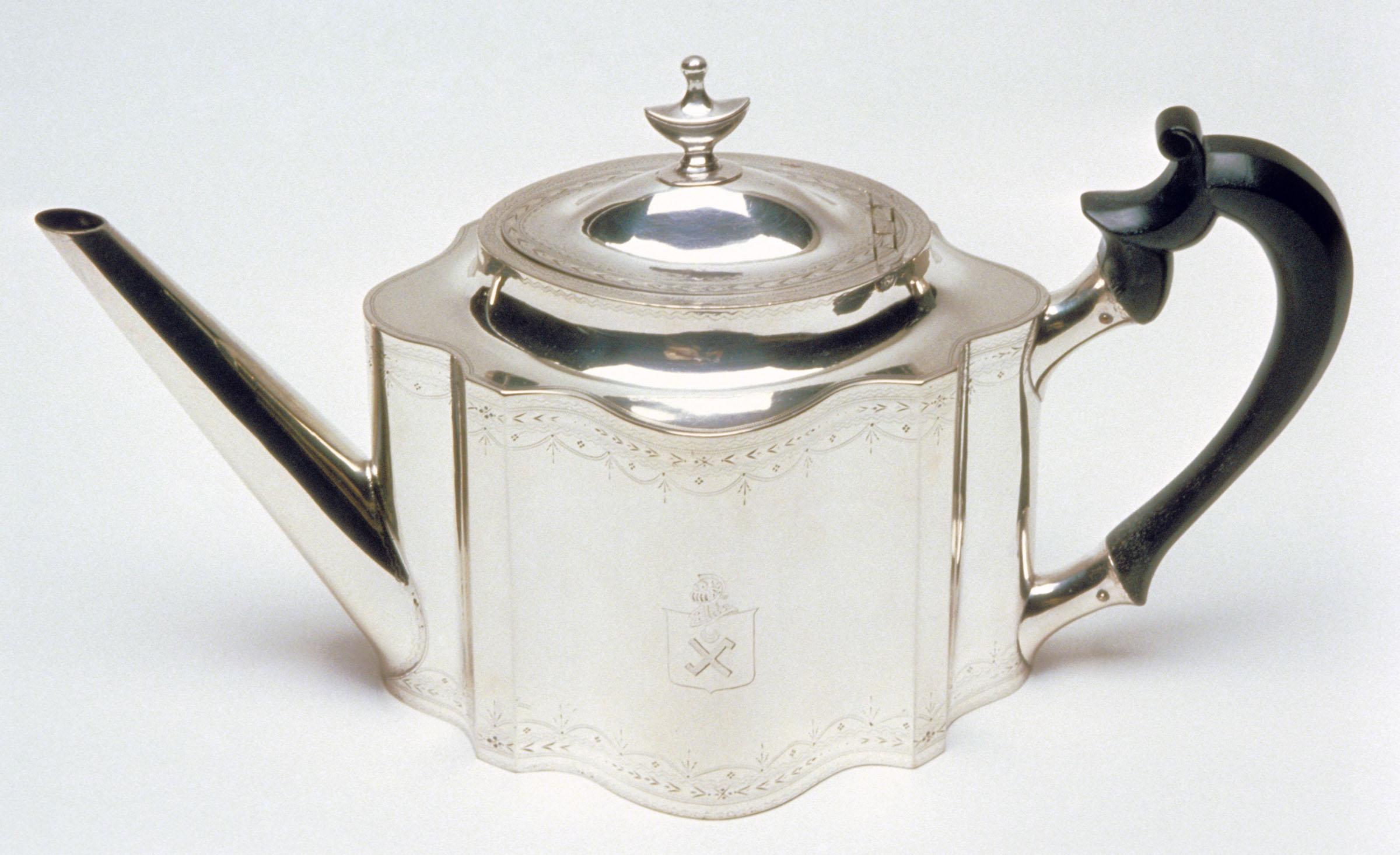 1967.1444 Teapot, view 4
