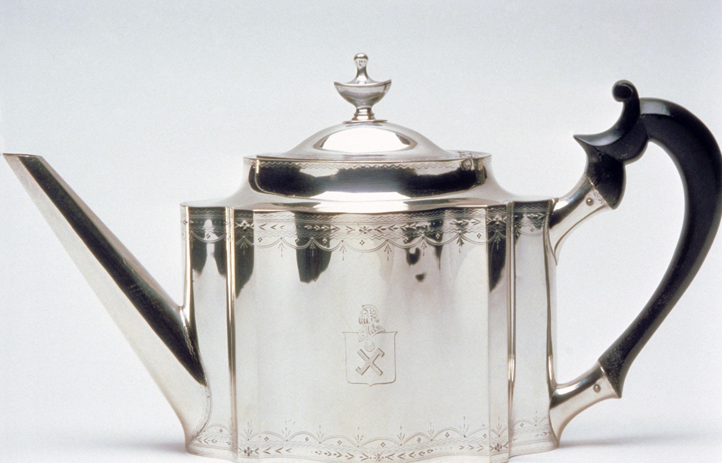 1967.1444 Teapot, view 5