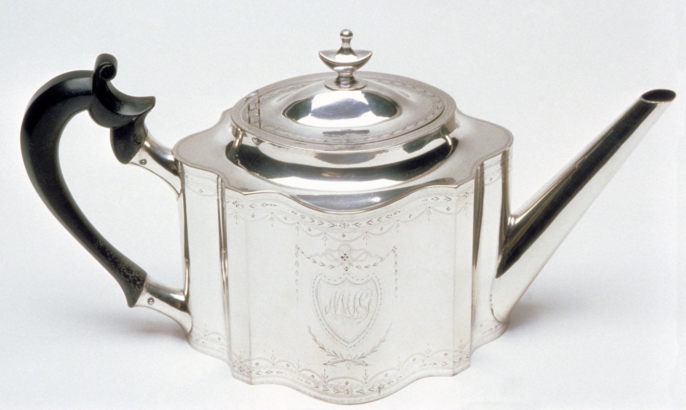 1967.1444 Teapot, view 3