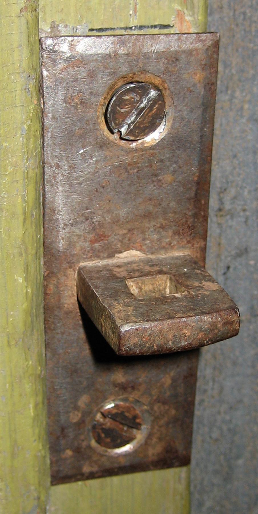 1967.1470.001 A Jamb hook, backplate