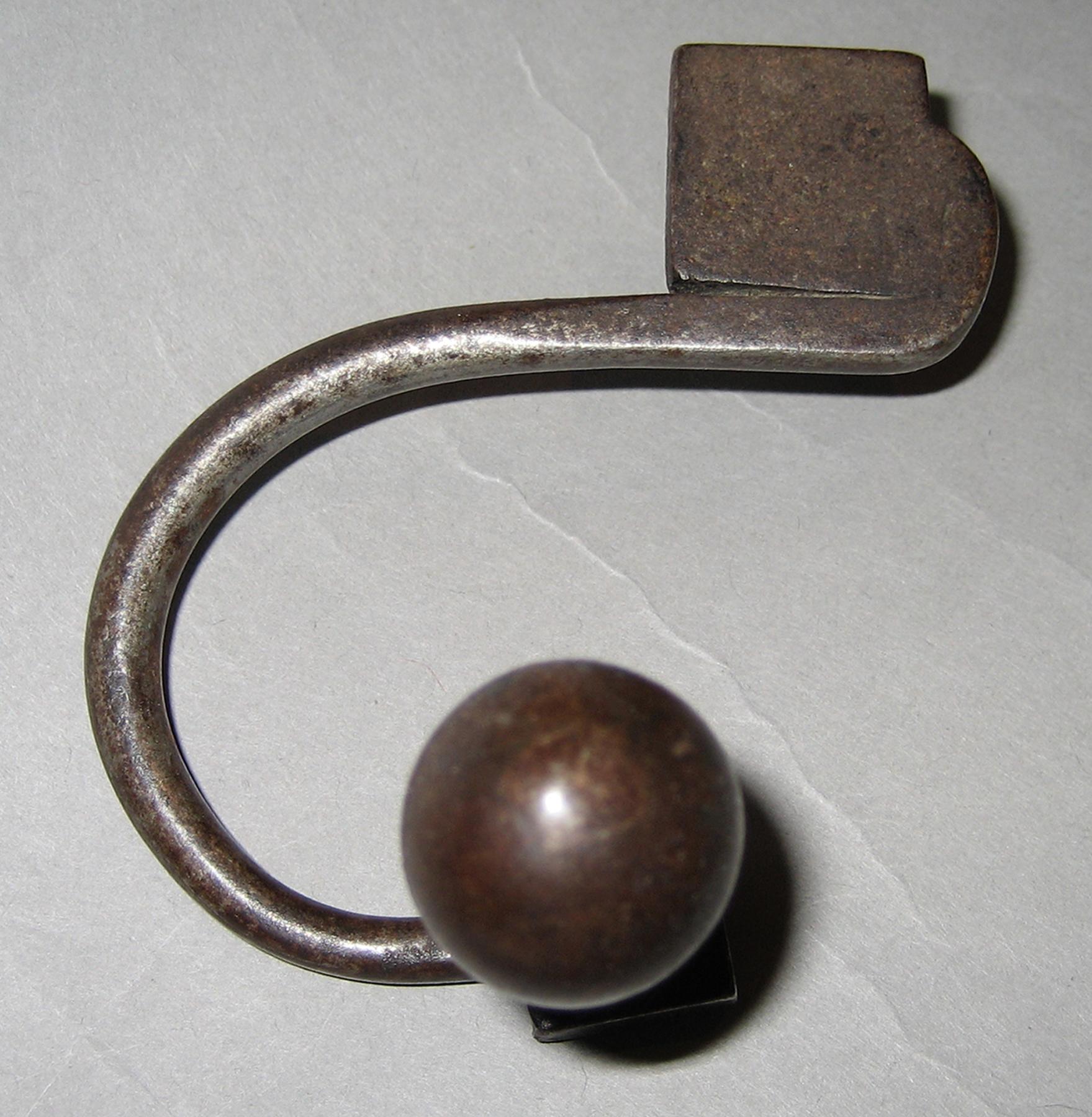 1967.1470.001 B Jamb hook (hook)