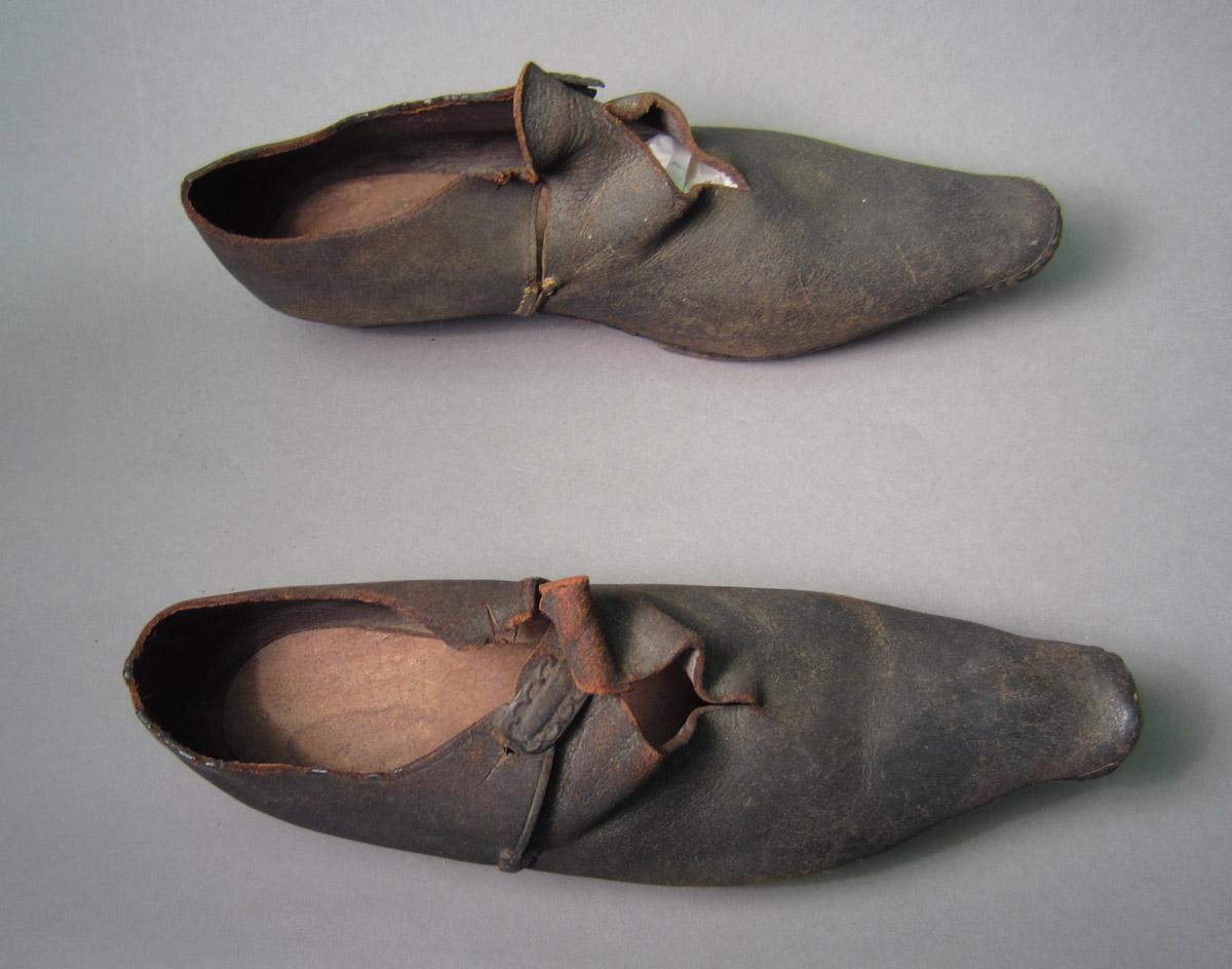 1967.1473.001-002 Shoe, Full