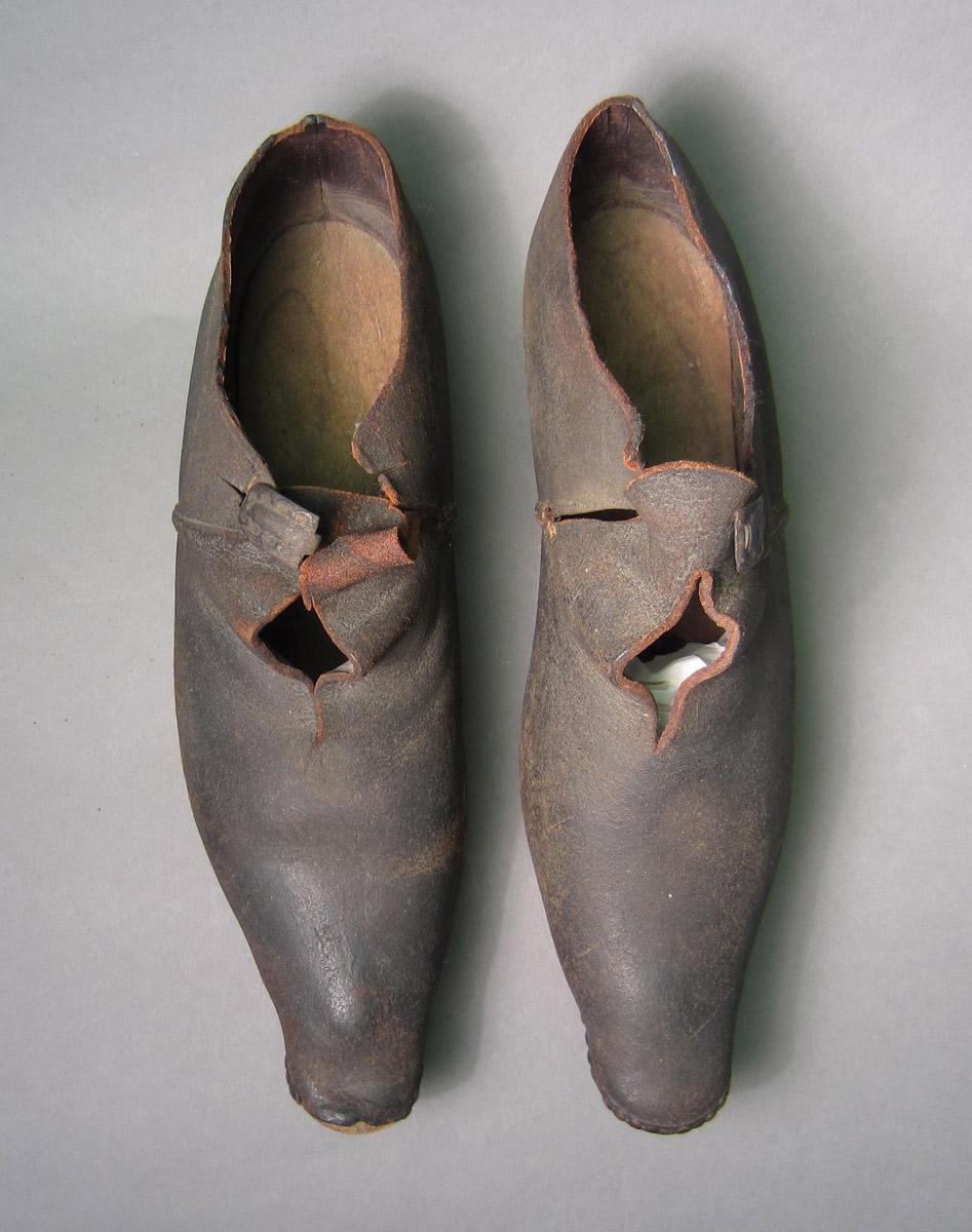1967.1473.001-002 Shoe, Top