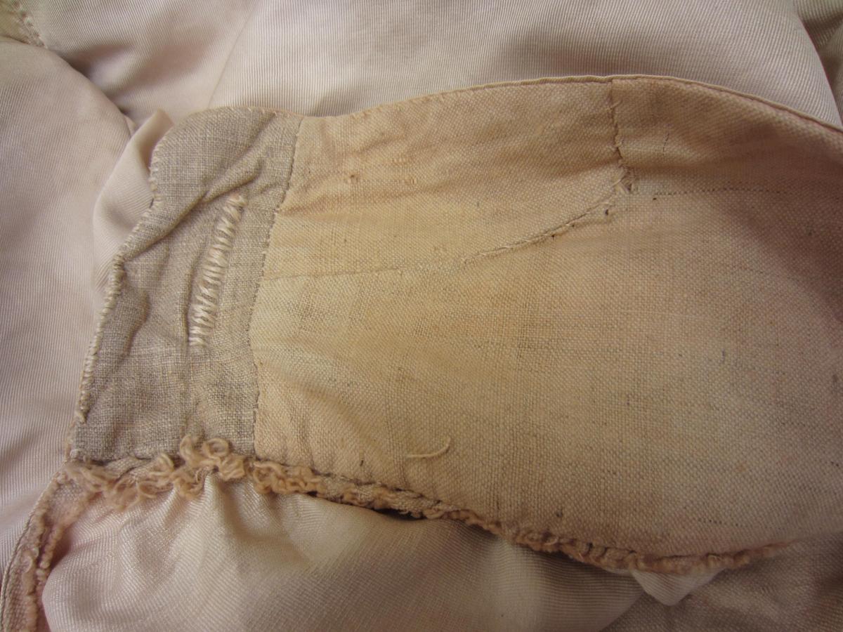 1967.1483 Breeches, Interior
