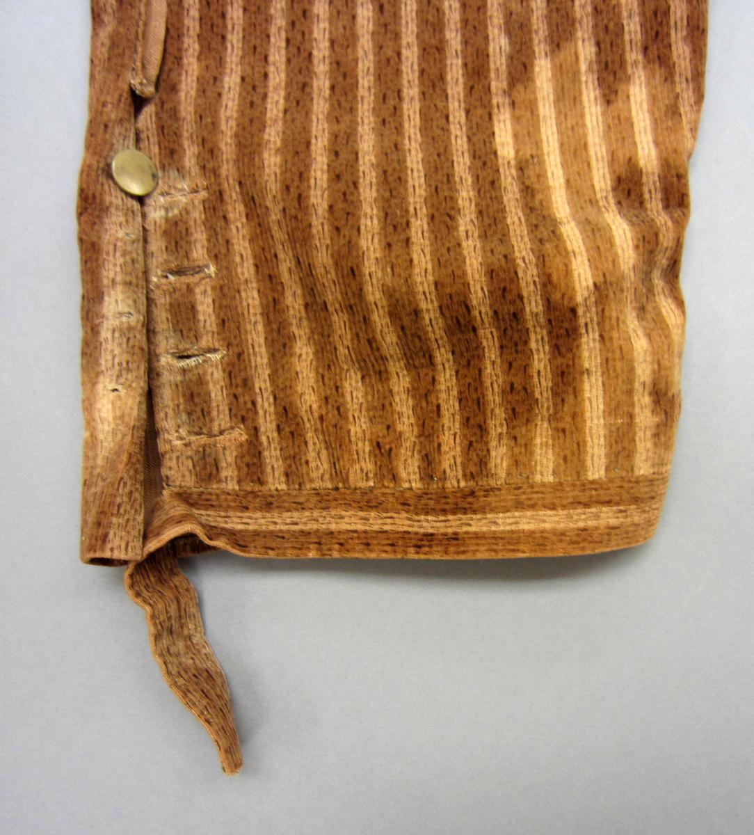 1967.1484 Breeches, Knee band