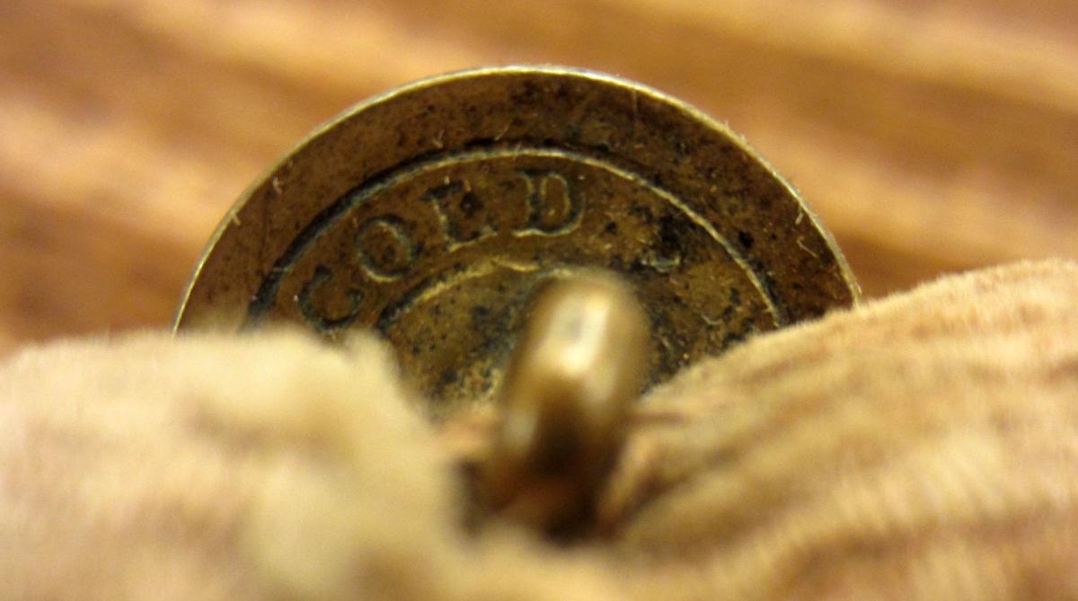 1967.1484 Breeches, Button backmark