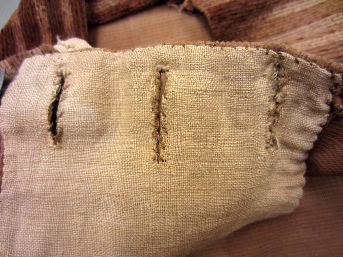 1967.1484 Breeches, Buttonholes
